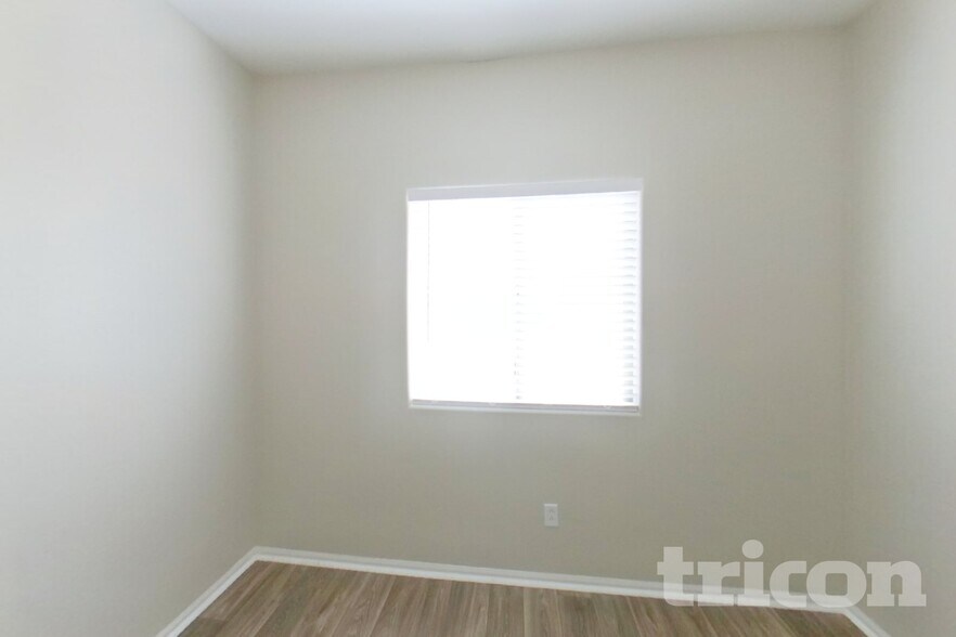 Building Photo - 44570 W Mescal Dr