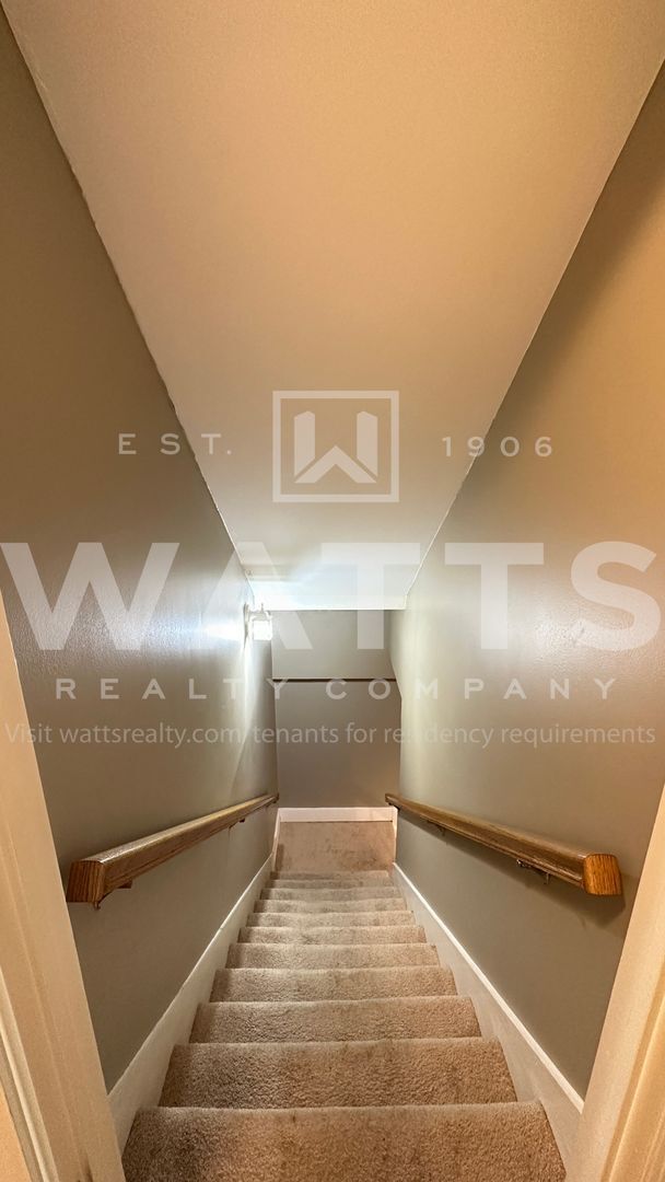 Building Photo - 4 Bedroom, 4.5 Bath Home in Heart of Hoover