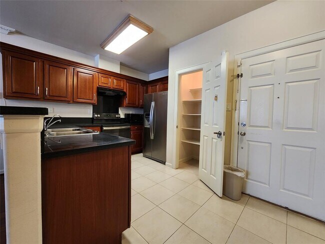 Building Photo - 6655 W Sam Houston Pkwy S