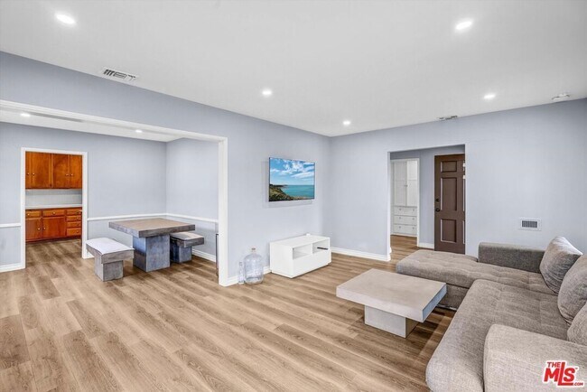 Building Photo - 1920 Van Wick St