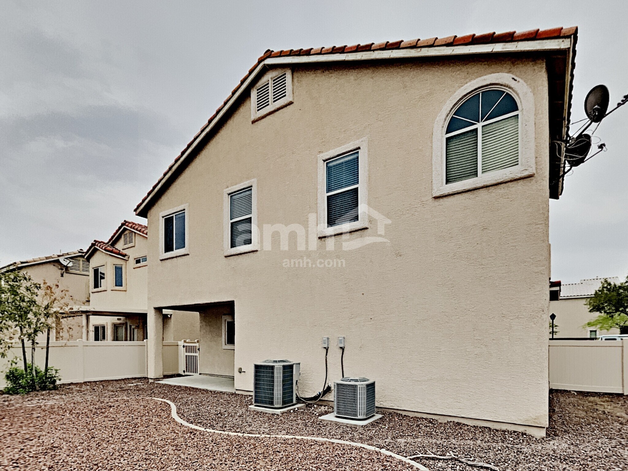 Building Photo - 8813 Red Fox Dr