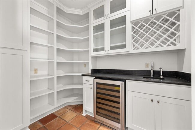 Building Photo - 1301 Kent Ln