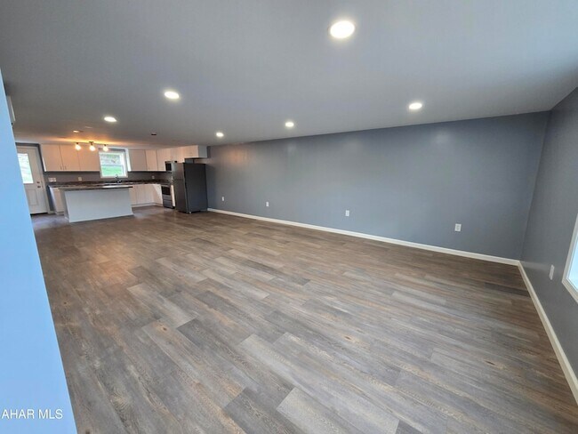 Building Photo - 1654 Quaker Valley Rd