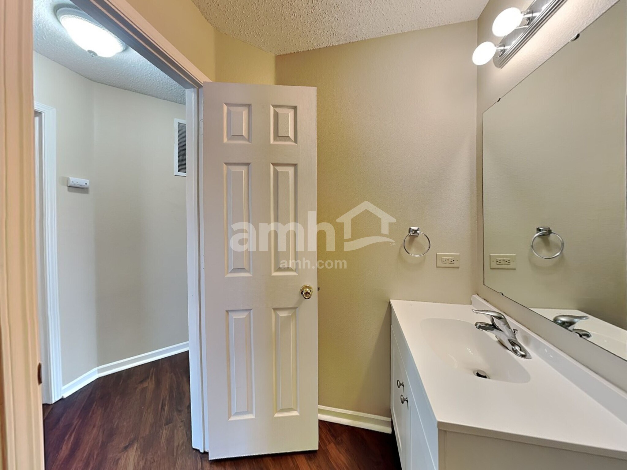 Building Photo - 10383 Homestead Dr