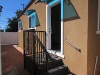Building Photo - 2bed/1 bath ADU-Private--Gated.  Large patio area