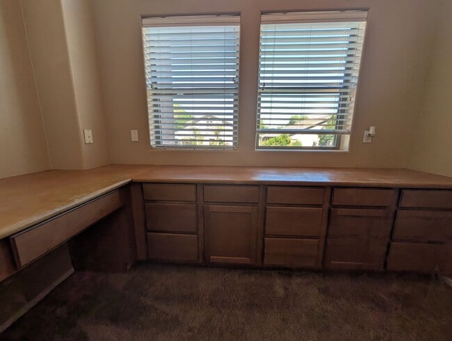 Building Photo - 4 Bedroom 2.5 Bathroom Gate Copper Canyon ...