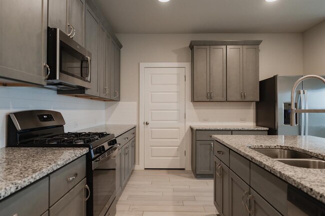 Building Photo - 11400 Comano Dr
