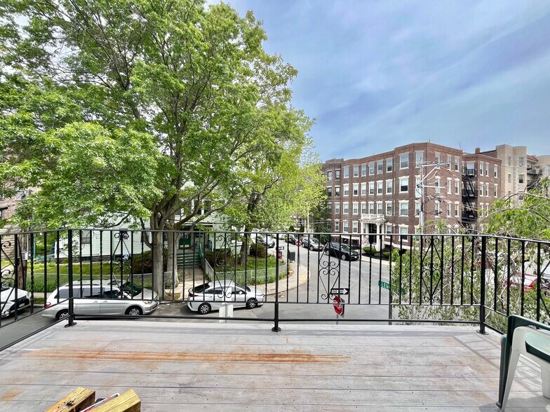 Building Photo - 16 Long Ave