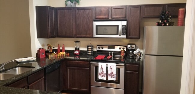 Building Photo - 415 Belle Montclair Lp