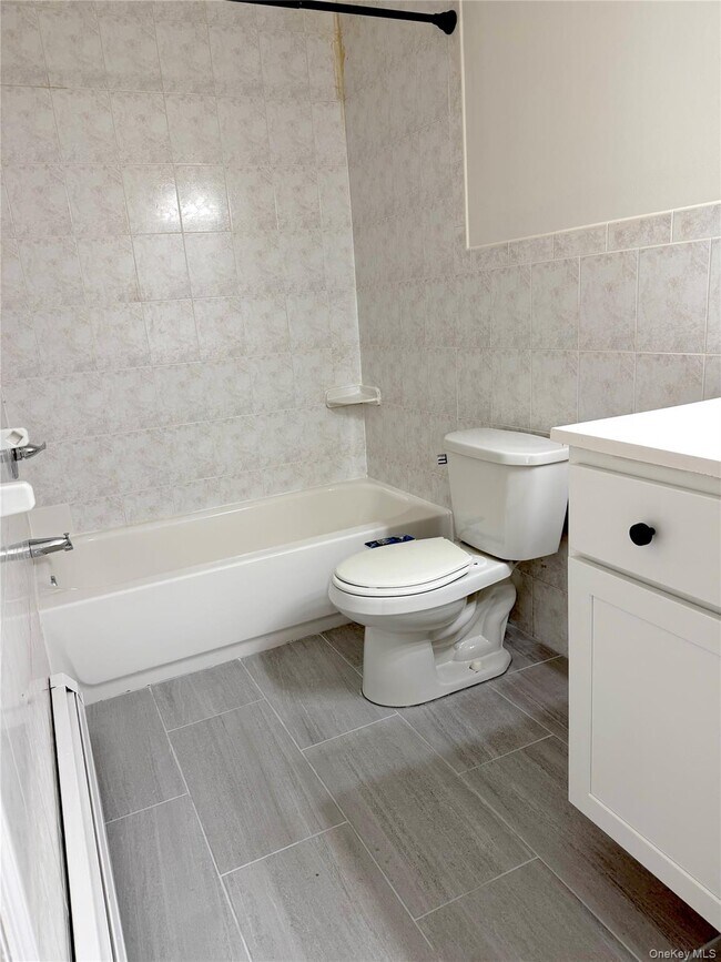 Building Photo - 315 Main St