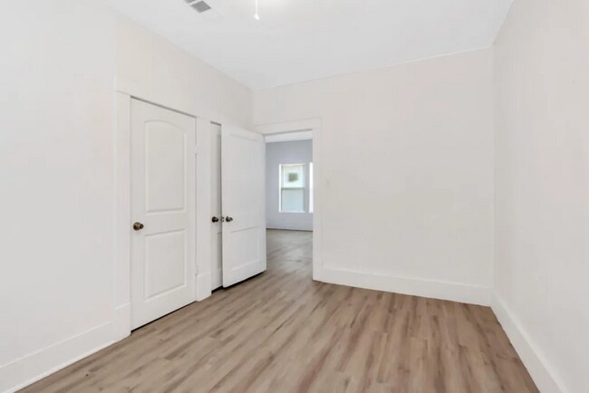 Building Photo - 2105 Walnut St