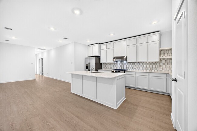 Building Photo - 27447 Sunterra Village Dr