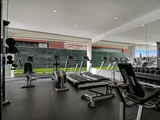 Building Photo - 5-19 Borden Avenue