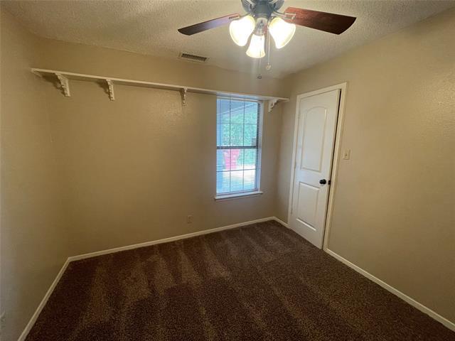 Building Photo - 821 Loganwood Dr