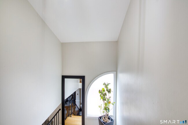 Building Photo - 60 Lawn Ave