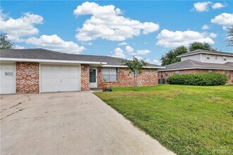 Building Photo - 1211 Chris Cir