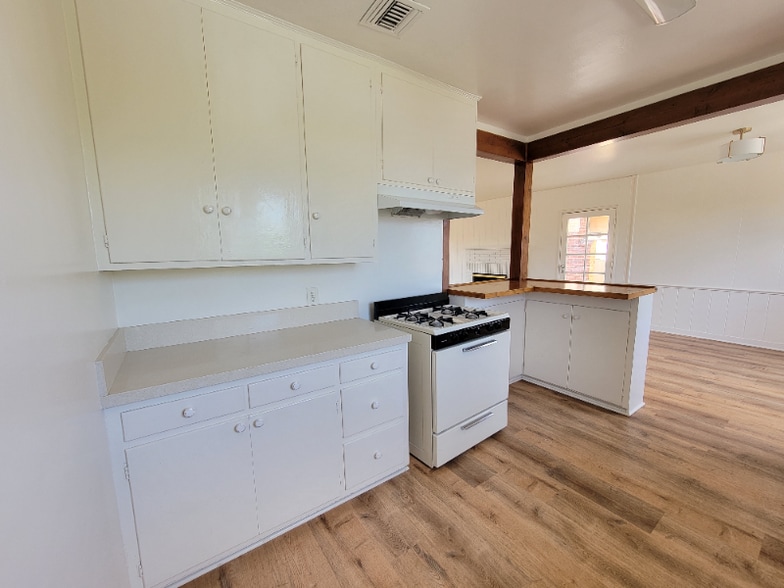 Building Photo - 7258 Allott Ave