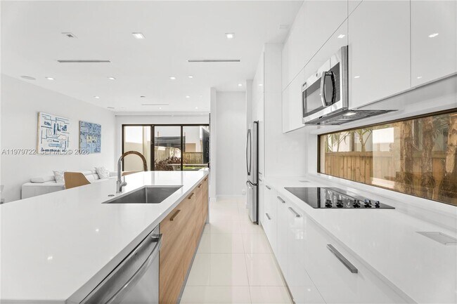 Building Photo - 3276 Day Ave