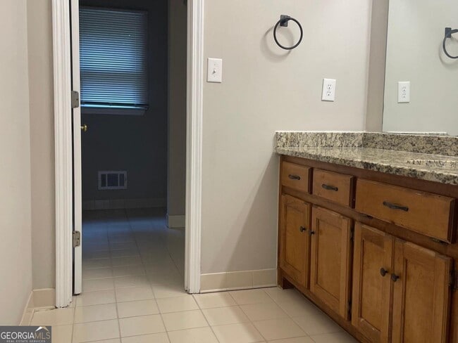Building Photo - 60 Sentry Oak Ct