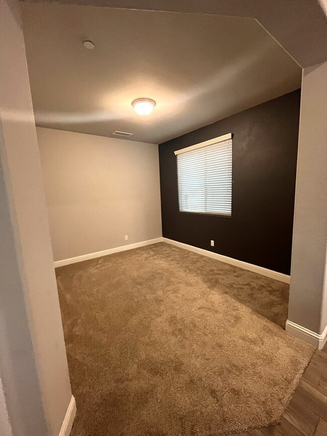 Building Photo - 6212 E Sydney Dr