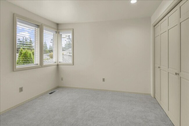 Building Photo - 4Bd/2.5Ba Mill Creek House