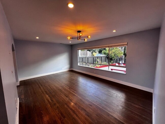 Building Photo - 1157 Manzanita Dr