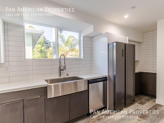 Building Photo - 1309 N Orange Dr