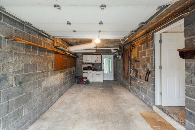 Building Photo - 5598 Butternut Ct