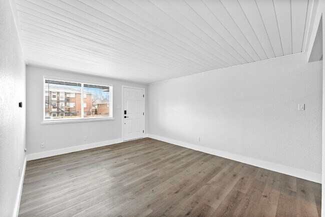 Building Photo - 1100 N Rosemary St