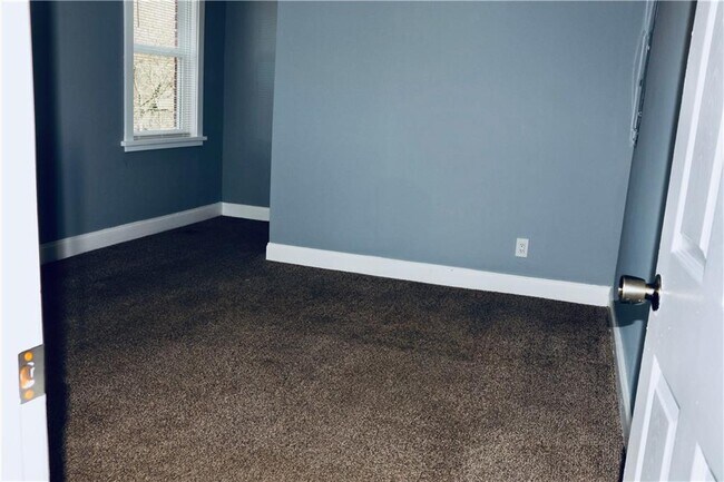 Building Photo - 1526 Childress Dr SW