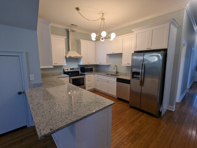 Building Photo - 305 E Henry St