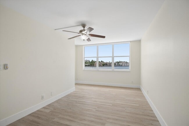 Building Photo - 511 Bayshore Dr