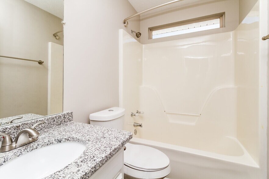Building Photo - 909 Bexhill Ct S