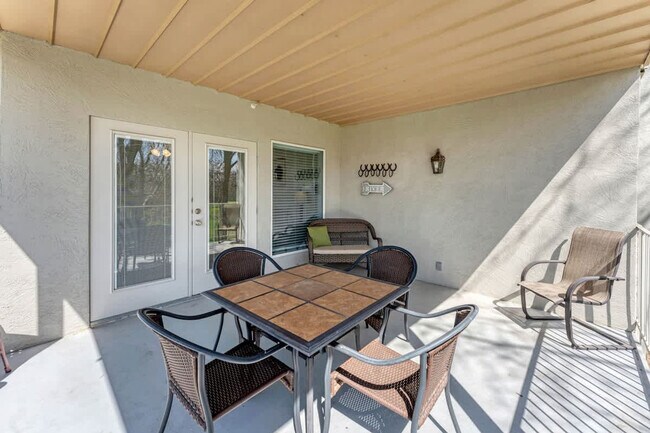 Building Photo - 730 E Mather St