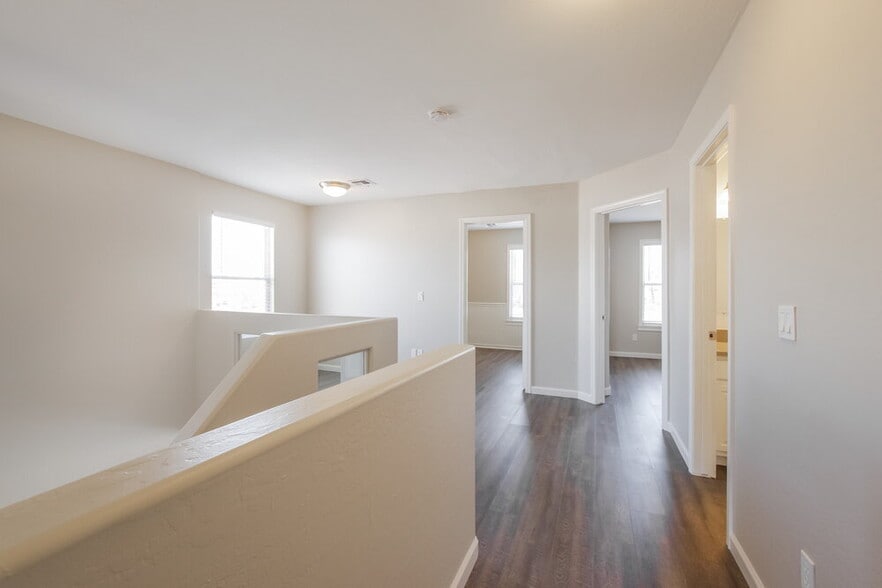 Building Photo - 2221 E Union Hills Dr