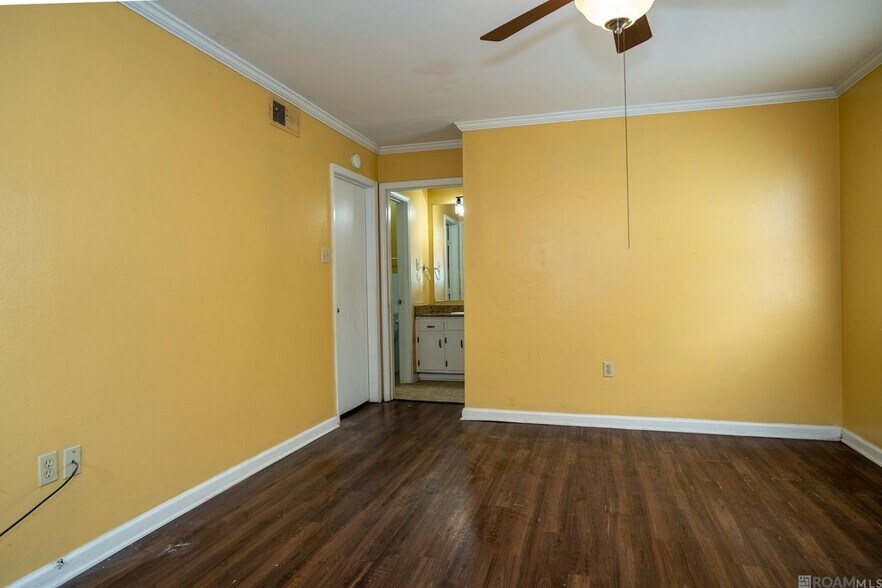 Building Photo - 4630 Southpark Dr