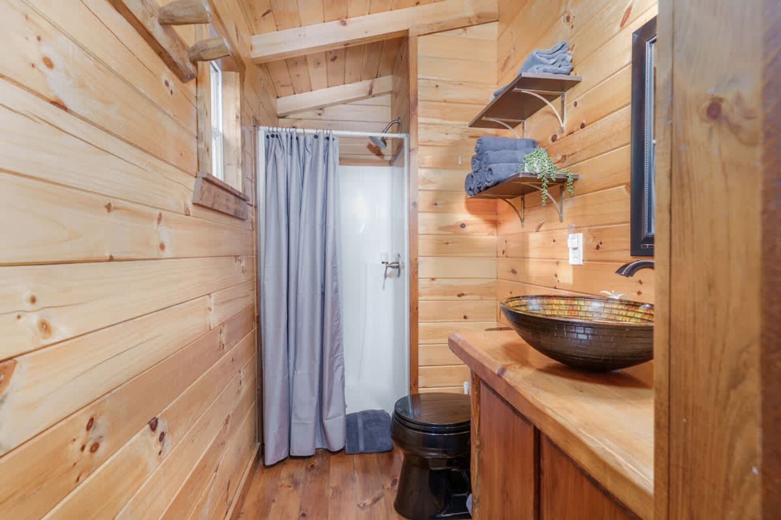 Building Photo - 14995 Pleasant Valley Rd