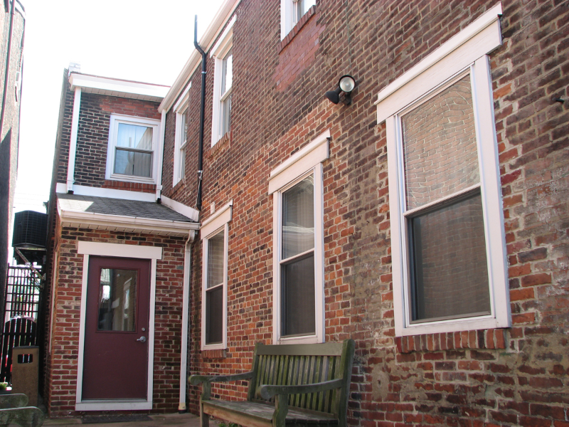 Building Photo - 1819 E Carson St