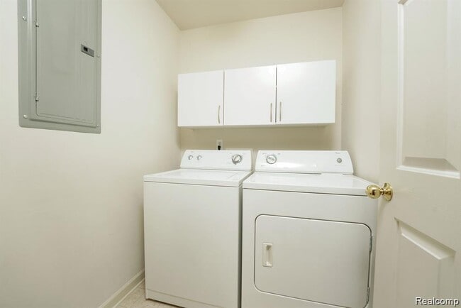 Building Photo - 4341 Deeside Dr