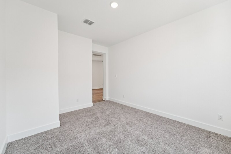 Building Photo - 1112 Yaupon Holly Dr