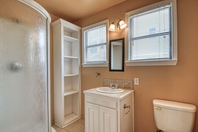 Building Photo - 464 College