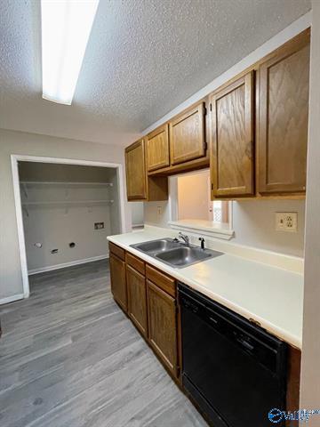 Building Photo - 5001-5007 7 Pine Cir