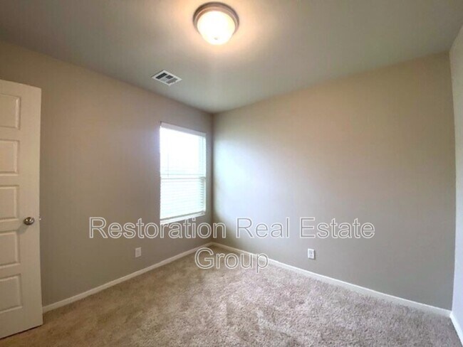 Building Photo - 10010 E 108th Pl N