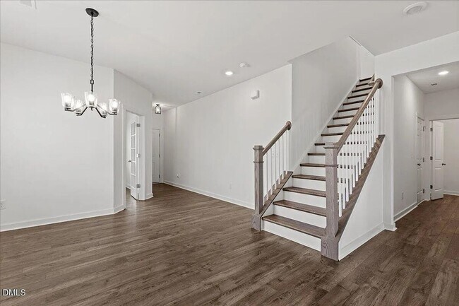 Building Photo - 105 S Mule Wy