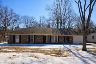 Building Photo - 110 Commanche Trl