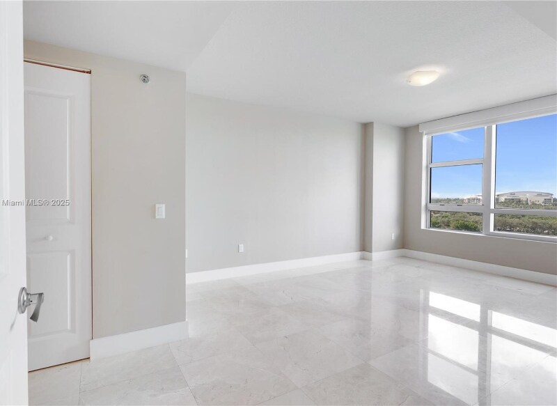 Building Photo - 2641 N Flamingo Rd