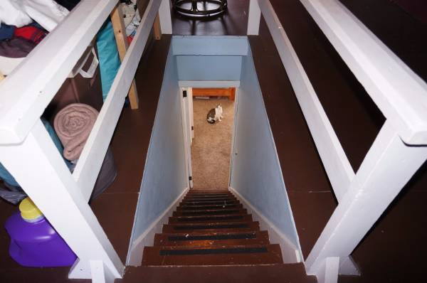 Building Photo - AVAILABLE JUNE - 3 Bed 1 Bath w/ Bonus Att...