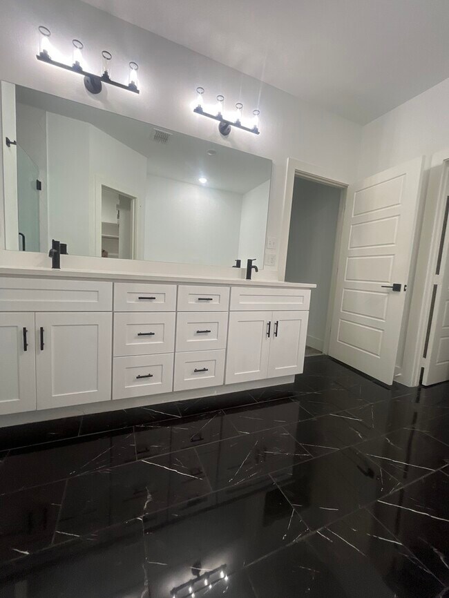 Building Photo - Custom Built 3/2/2 Delga Park! Trinity Trails Minutes from downtown Fort Worth!