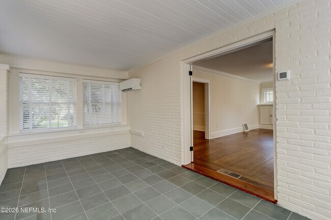Building Photo - 3684 Pine St