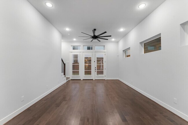 Building Photo - 113 Coronado St